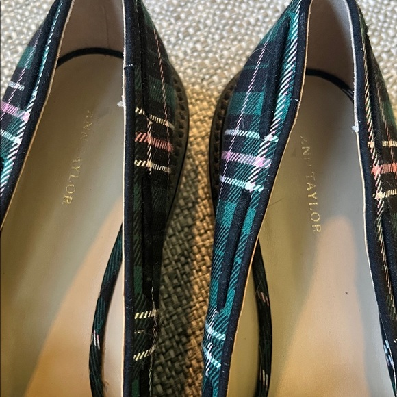 Ann Taylor Plaid Tassel Loafers Preppy - Green and Black Size 9 - Picture 2 of 8